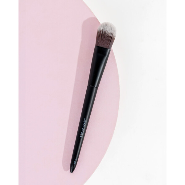 Brushworks No. 1 Foundation Brush (Billede 5 af 10)