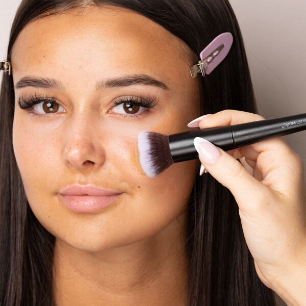 Brushworks No. 2 Buffing Foundation Brush (Billede 9 af 9)