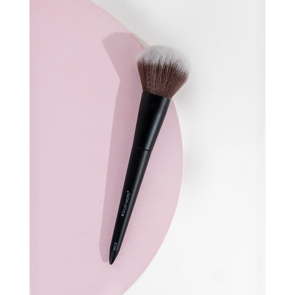 Brushworks No. 5 Powder Brush (Billede 5 af 9)