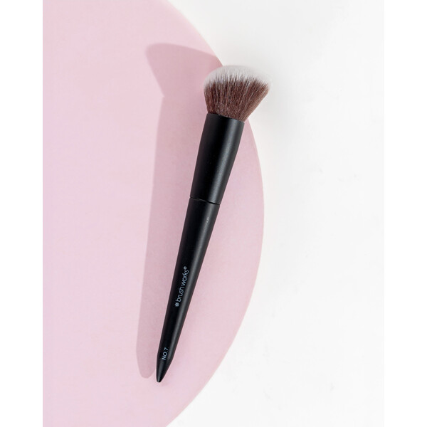 Brushworks No. 7 Angled Blush Brush (Billede 5 af 9)