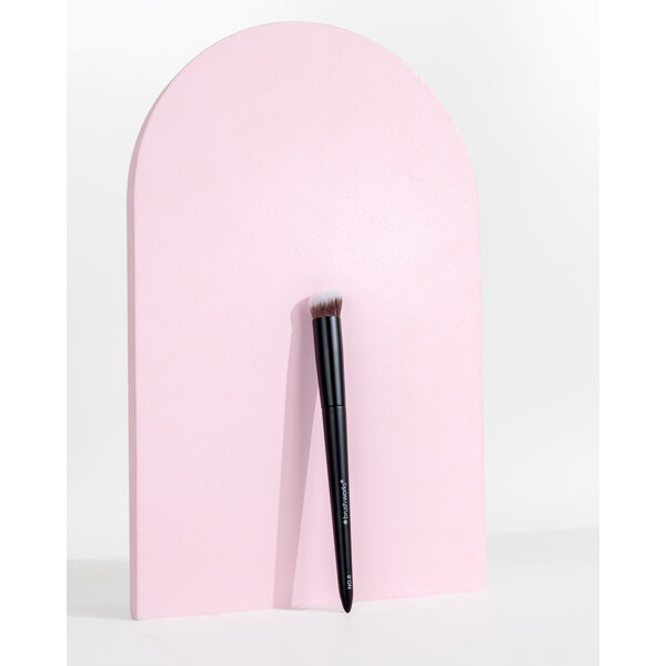 Brushworks No. 8 Precise Angled Concealer Brush (Billede 6 af 9)