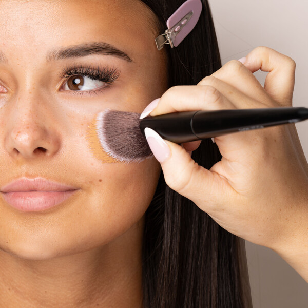 Brushworks No. 9 Angled Flat Foundation Brush (Billede 11 af 11)