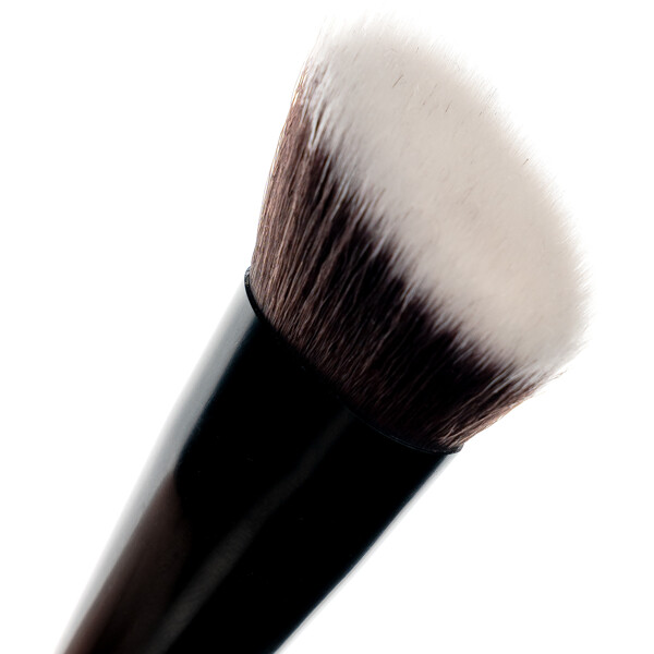 Brushworks No. 9 Angled Flat Foundation Brush (Billede 4 af 11)