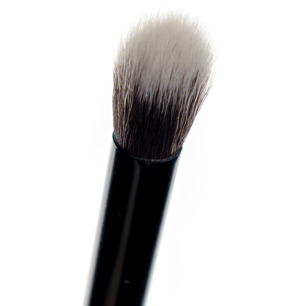 Brushworks No. 16 Tapered Blending Eye Brush (Billede 4 af 7)
