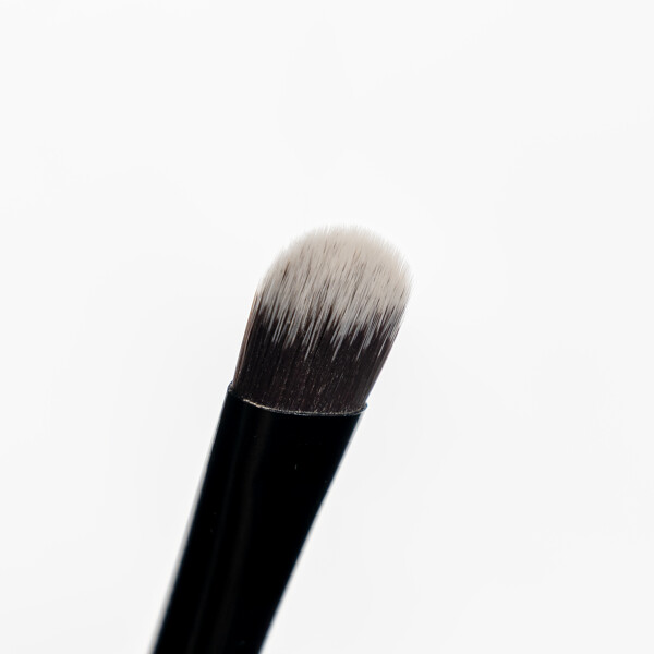 Brushworks No. 18 Flat Eye Brush (Billede 4 af 9)