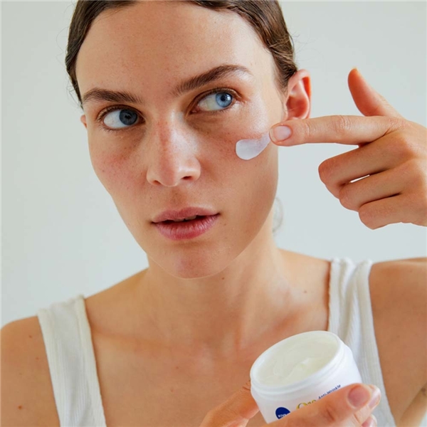 Nivea Q10 Anti Wrinkle Sensitive Day SPF15 (Billede 2 af 6)