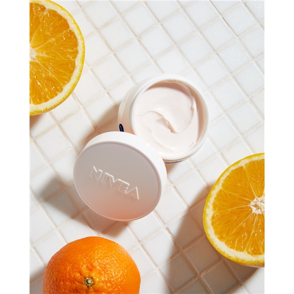 Nivea Q10 Energy Healthy Glow Day SPF 15 (Billede 2 af 3)