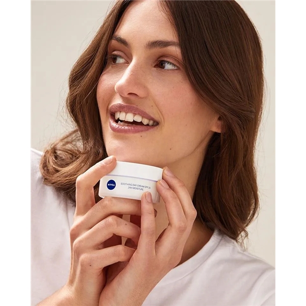 Nivea Soothing Day Cream - Sensitive Skin (Billede 3 af 6)