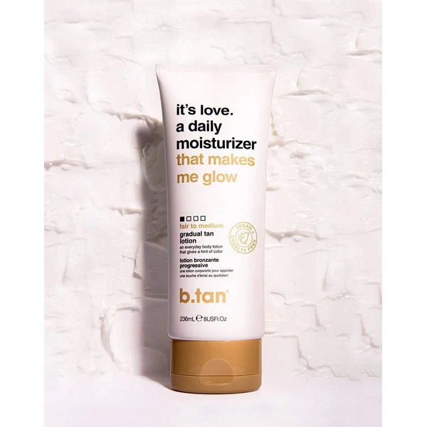 It's Love. A Daily Moisturizer Gradual Tan Lotion (Billede 2 af 5)