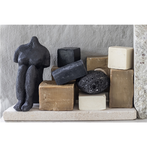 ART PIECE Siddende Kvinde 14 cm (Billede 4 af 5)