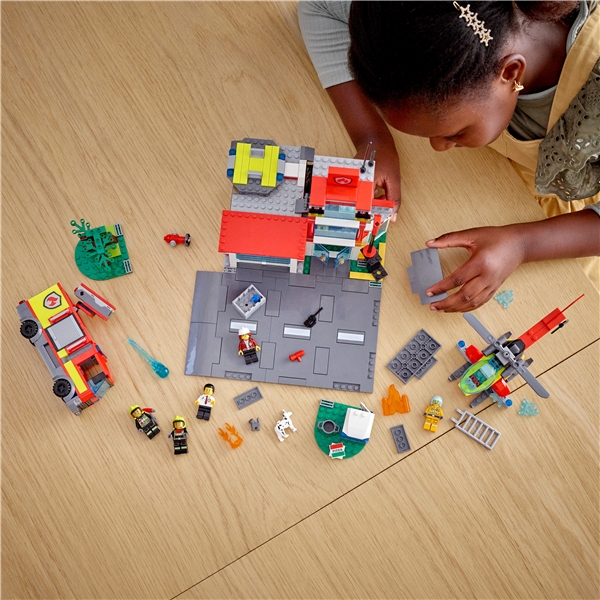 60320 LEGO City Fire Brandstation (Billede 4 af 6)