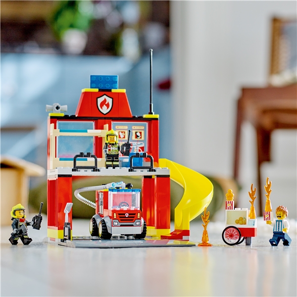60375 LEGO City Brandstation og Brandbil (Billede 6 af 6)