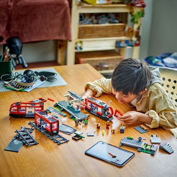 60423 LEGO City Sporvogn og Station (Billede 4 af 5)