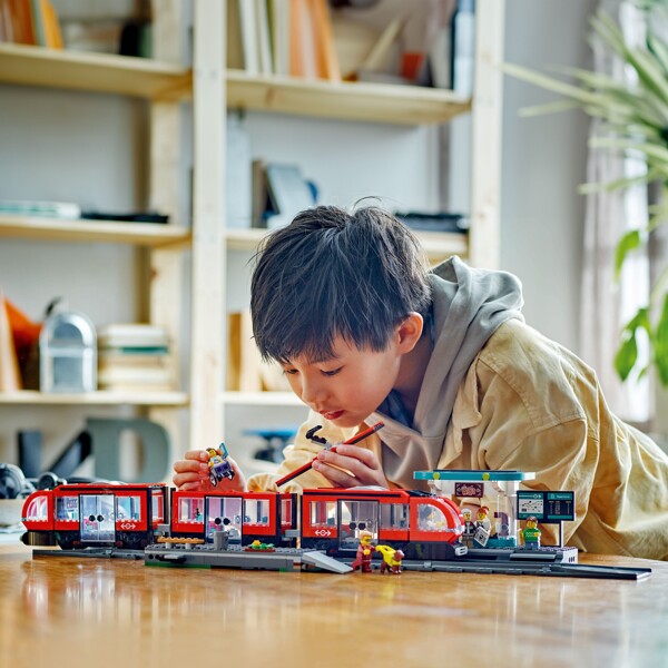 60423 LEGO City Sporvogn og Station (Billede 5 af 5)
