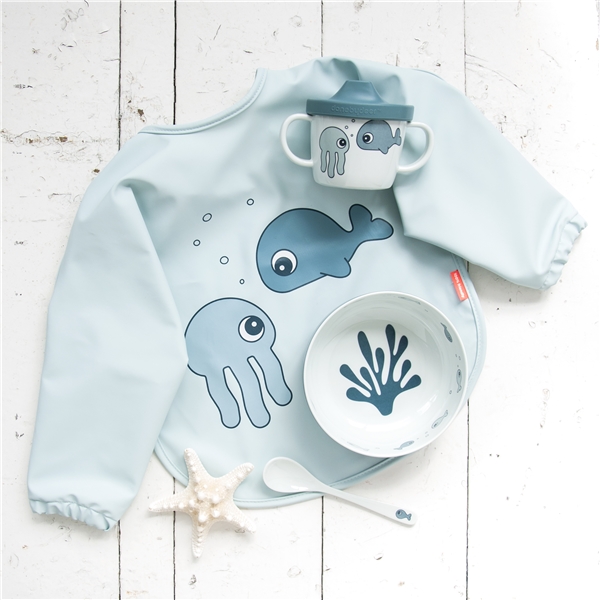 Done By Deer Sleeved Bib Sea Friends Blue (Billede 2 af 2)