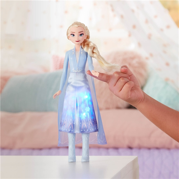 Disney Frozen 2 Light Up Fashion Doll Elsa (Billede 3 af 4)