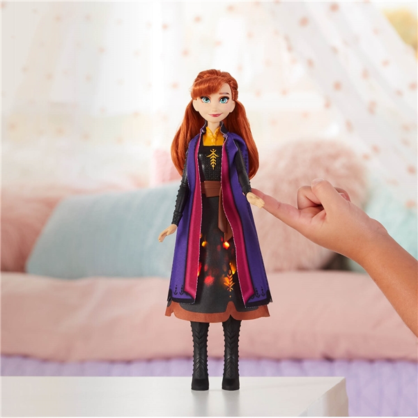Disney Frozen 2 Light Up Fashion Doll Anna (Billede 3 af 4)