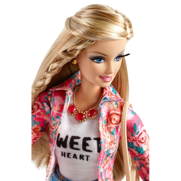 Barbie glam luxe fashion doll best sale